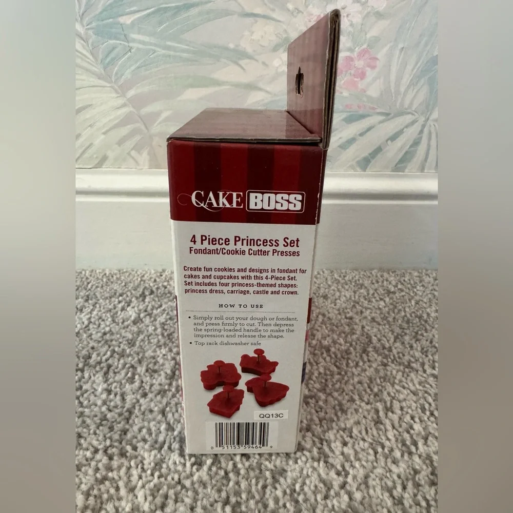 NWT Cake Boss Princess Cookie Cutter Set 4 Pieces Dress, Crown, Castle, Carriage